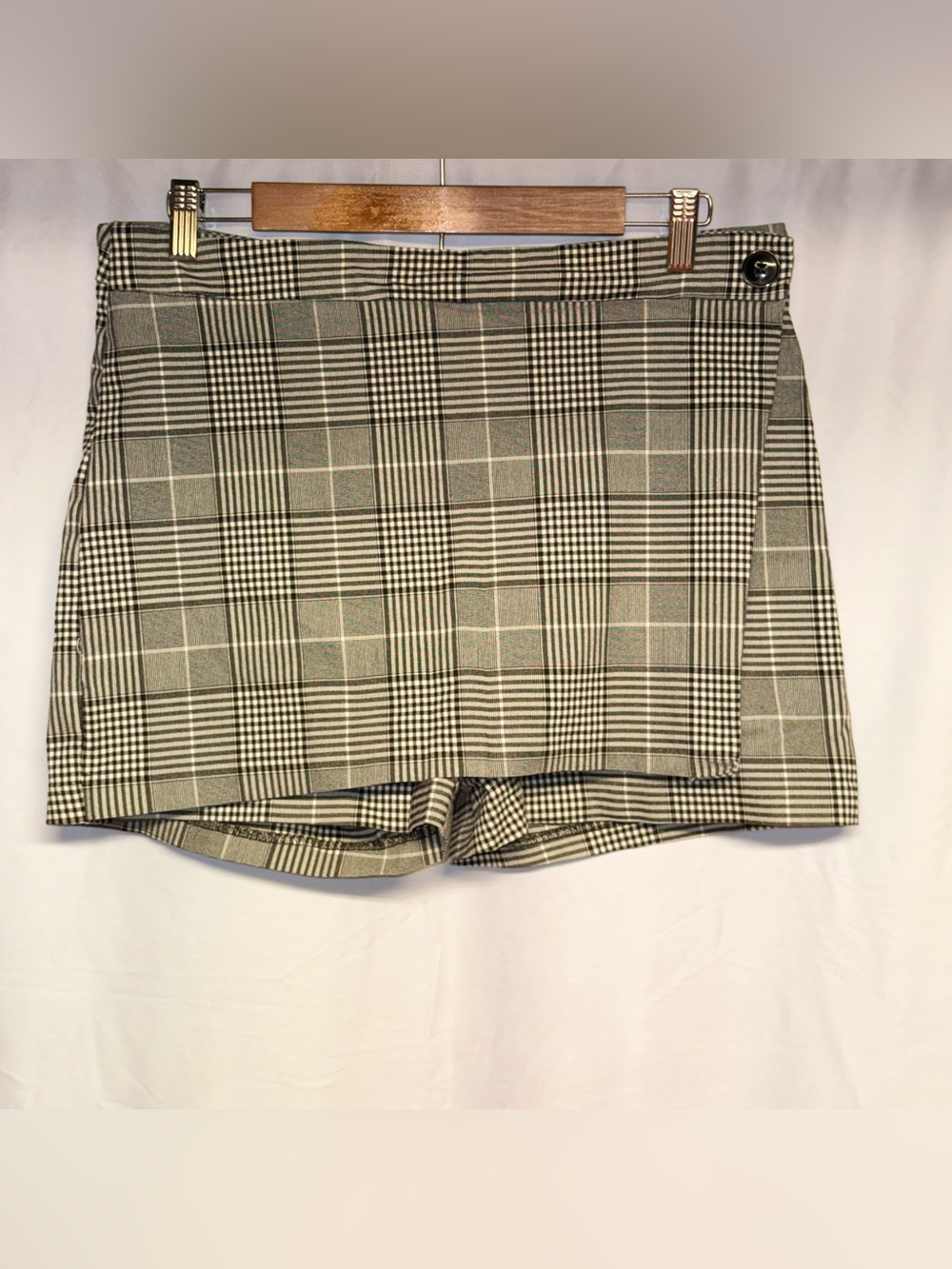 Jules & Leopold Black and White Plaid Wrap Shorts